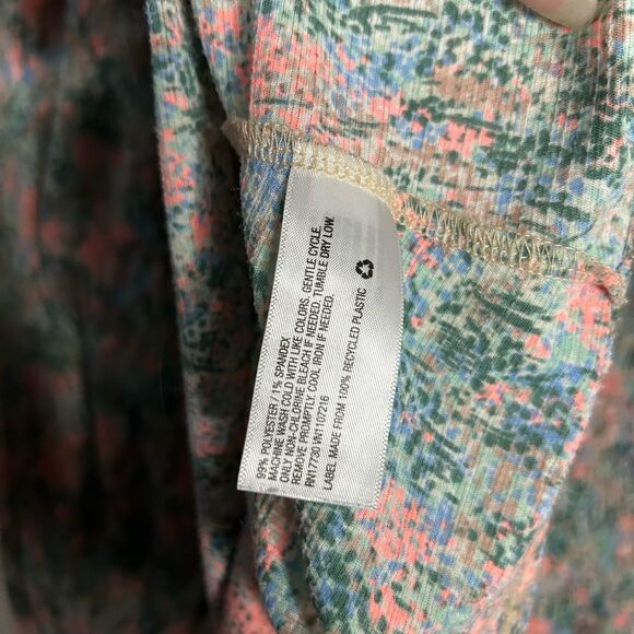 Ava & Viv Plus Size Abstract Print Balloon Sleeve Top Size 2X - Picture 7 of 9